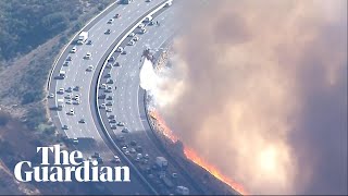 A wildfire erupted on monday along the 118 freeway in simi valley,
southern california. firefighting aircraft were deployed to tackle
blaze, which climbe...