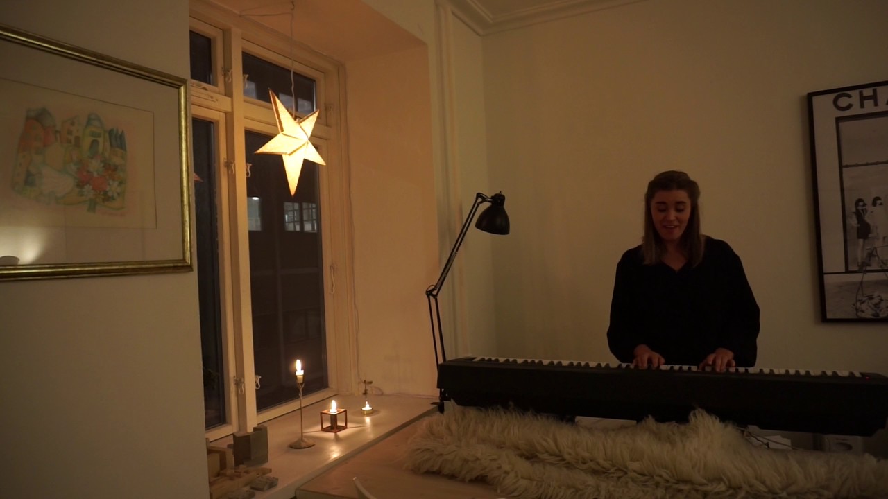 Jul i Svingen, sunget av Helene Aasebø - YouTube