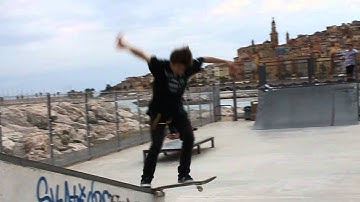 Skate rail session with Pierre Garnier