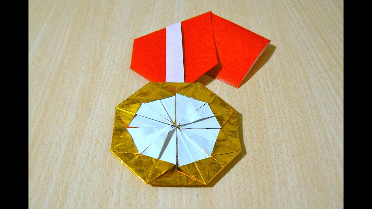 Come fare Medaglia d'oro. Origami. L'arte di piegare la 