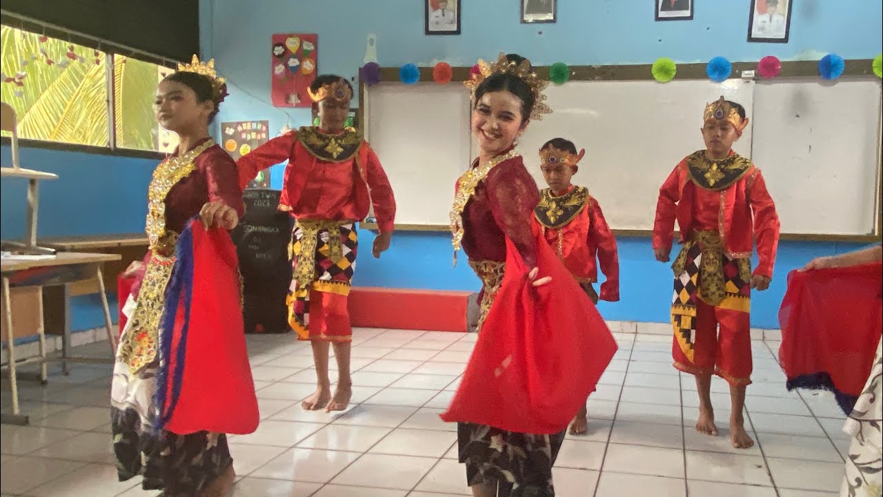 Aira’s Traditional Dance performance with friends 🇮🇩 Final practice 6th Grade Elementary School