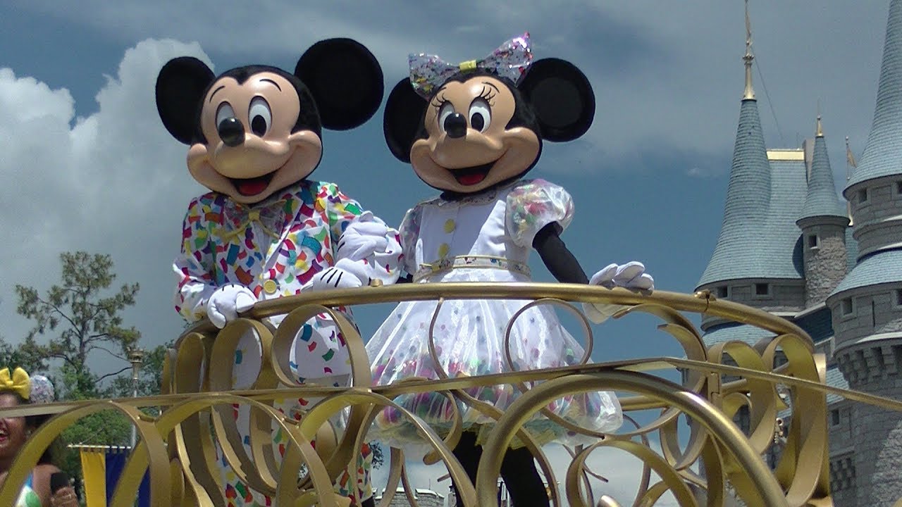 Move it Shake it Mousekedance it Street Party