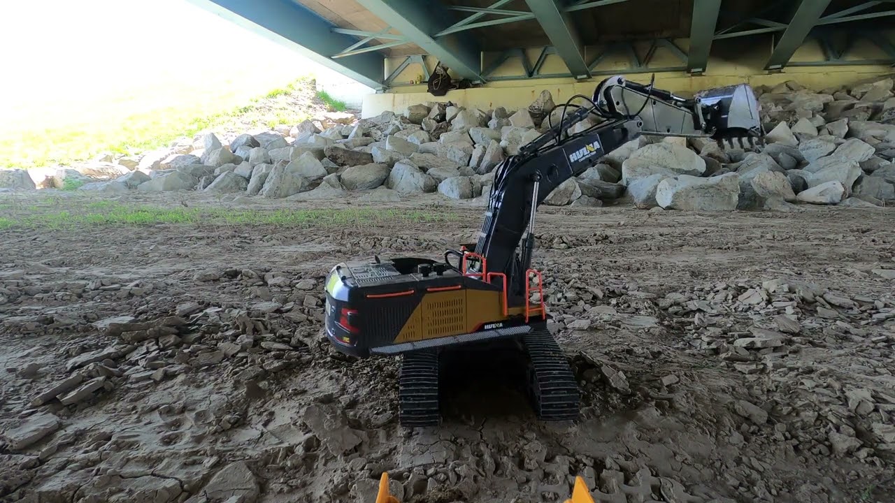1592 Hunia RC Excavator 