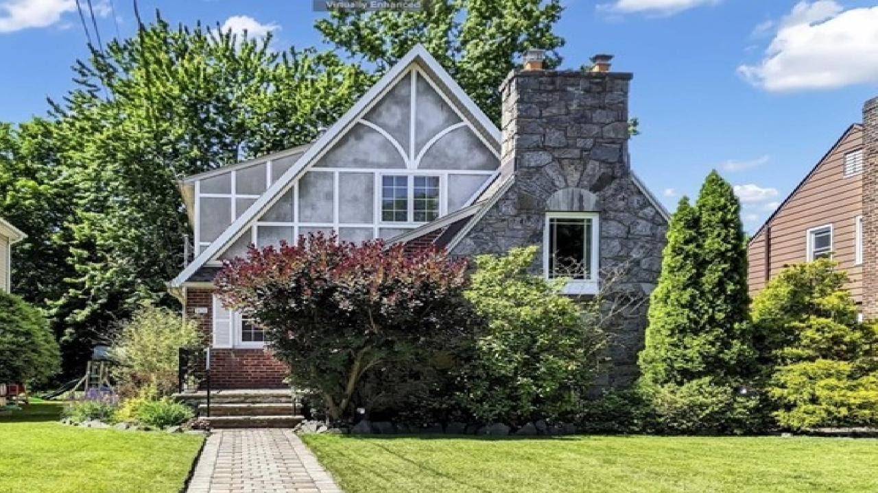 676 Ramapo Road, Teaneck, NJ Presented by David Quinones and Julia