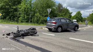 Junge Motorradfahrerin wird schwer verletzt