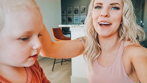 DAY IN THE LIFE OF A MOM + TRADER JOES HAUL 2020 / Caitlyn Neier