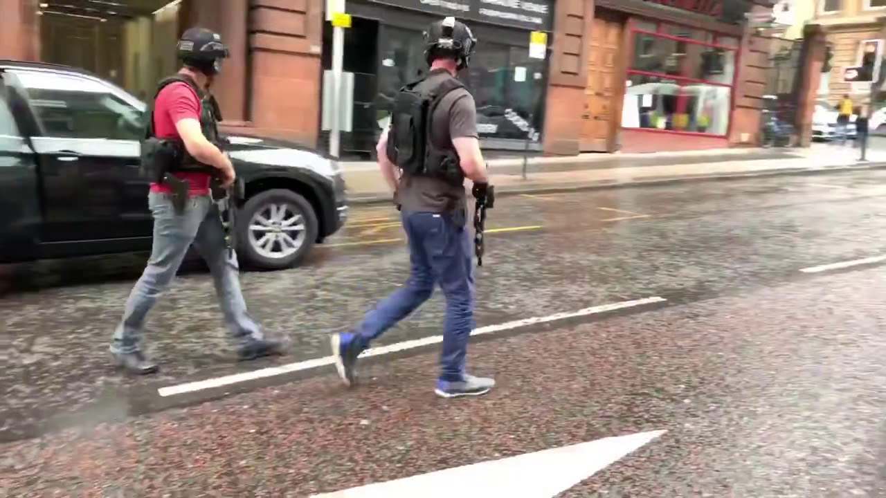 Armed police arrive in Glasgow city centre to secure location after ...