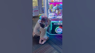 Dad catches daughters trying to break in to arcade machine #shorts