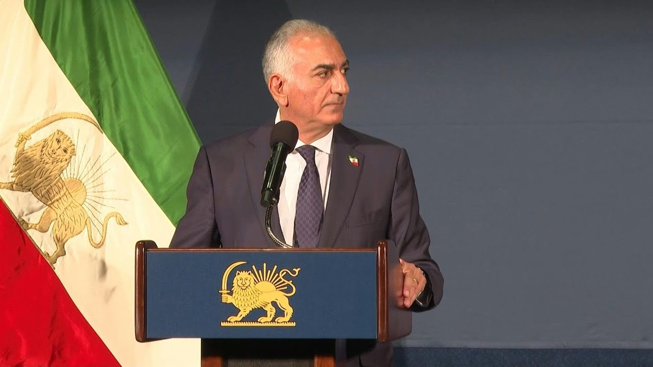 Filho do último xá do Irã diz que República islâmica 'vai cair' | AFP