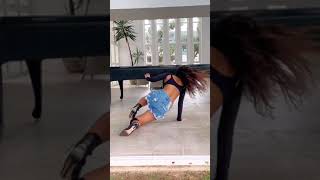 Vanessa Lopes fazendo dancinha no tiktok