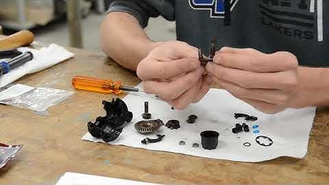 SUMMiT REBUiLD - Part 1: Front Differential Deeply Needs Maintenance!