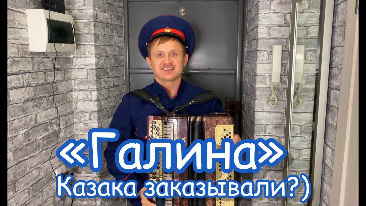 Растет у дома калина