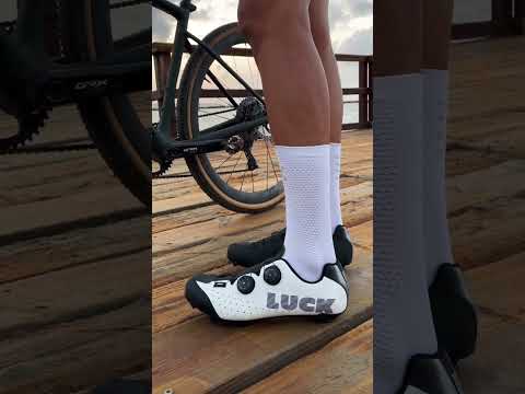 Video: ¿Por qué usar cubrezapatillas de ciclismo?