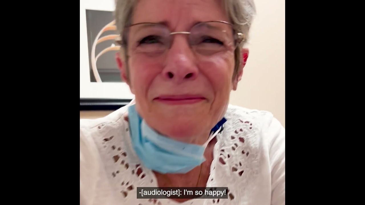 Слышите, как никогда раньше, благодаря новейшей технологии кохлеарной имплантации от Advanced Bio...