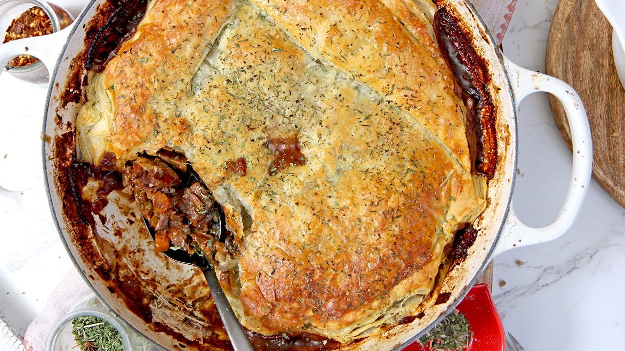 ⁣Steak and Guinness Pie