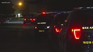 Man shot in chest at apartment building; police search for suspects