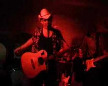 Live clip of Belgian Cowpunk Rockabilly band Hetten Des