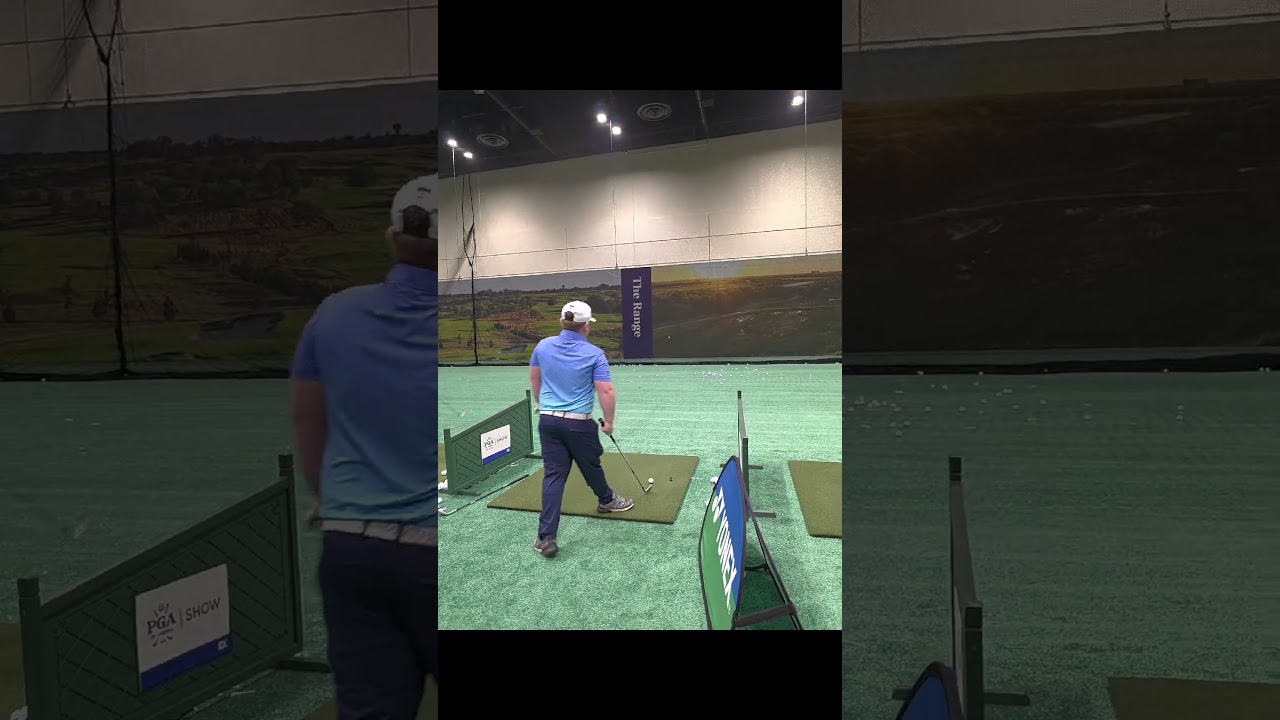 Стенд Yonex на выставке PGA Show. Смотрите, как Брайан мастерски играет этими клюшками 🫡 
