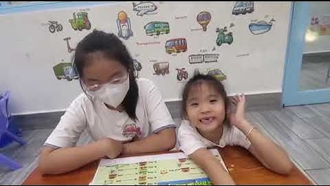 Tiếng Anh Giao Tiếp Tại Phan Thiết: Mina and Sushi practiced talk about Prepositions of Places