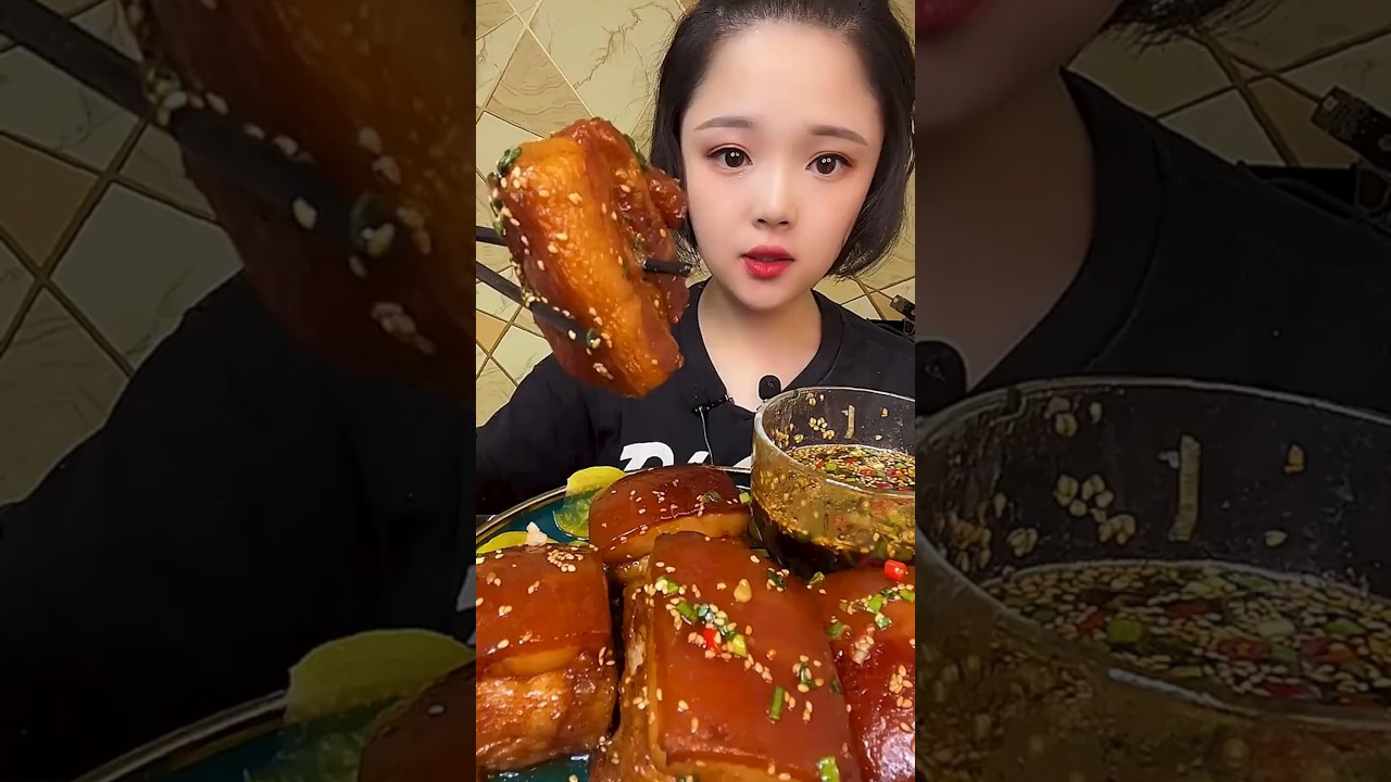 ASMR Fatty Pork Belly Dipped in Sauce #asmr #mukbang #pork