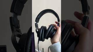Wired vs wireless headphone #techtok #techgadgets #headphones #earbuds