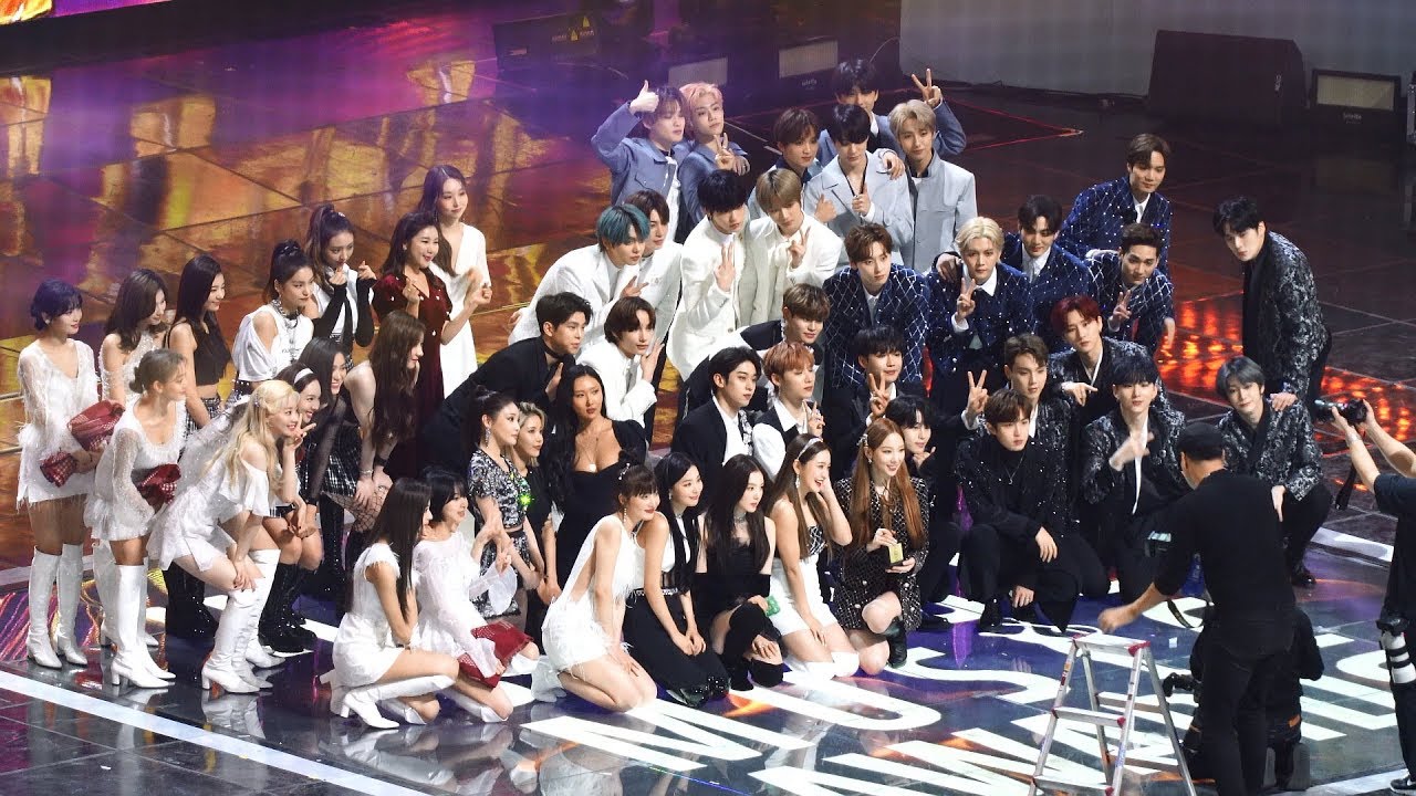 200130 Ending (단체사진) TWICE, Red Velvet, TAEYEON, ITZY, Mamamoo, NCT, NUEST, MONSTA X, TXT 4K fancam