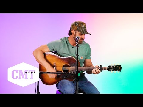 Riley Green Performs