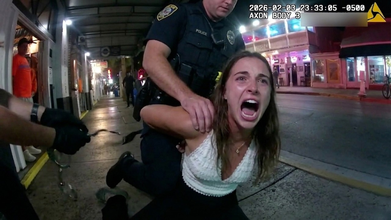 Drunk Woman REFUSES to Leave Bar, Gets Arrested After Ignoring Police ...