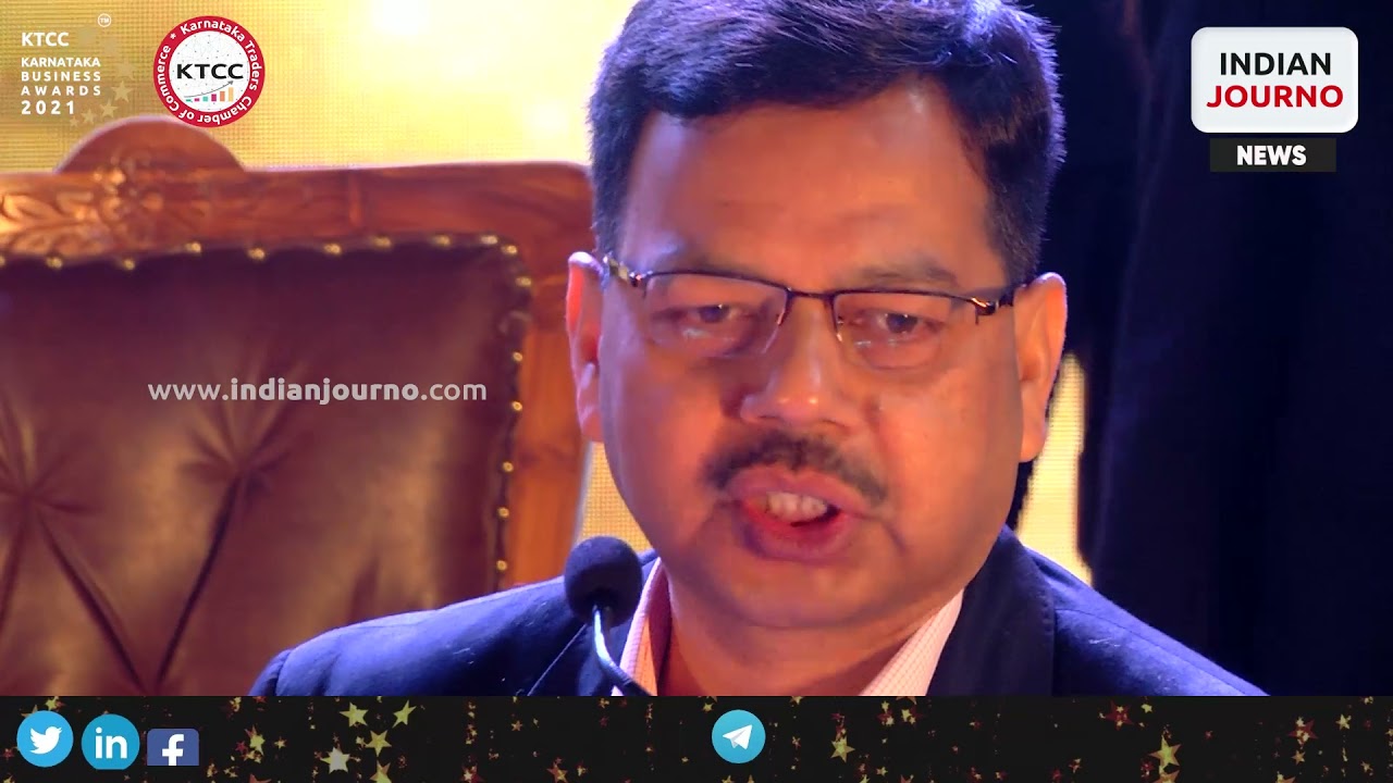 Mohammed Mohsin IAS addresses at Karnataka Business Awards 2021.