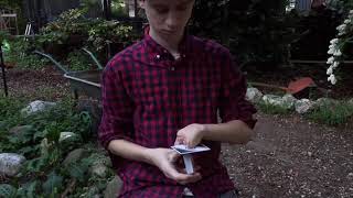 Guy Shows off One-Handed Cardistry Skills With Deck - 990410
