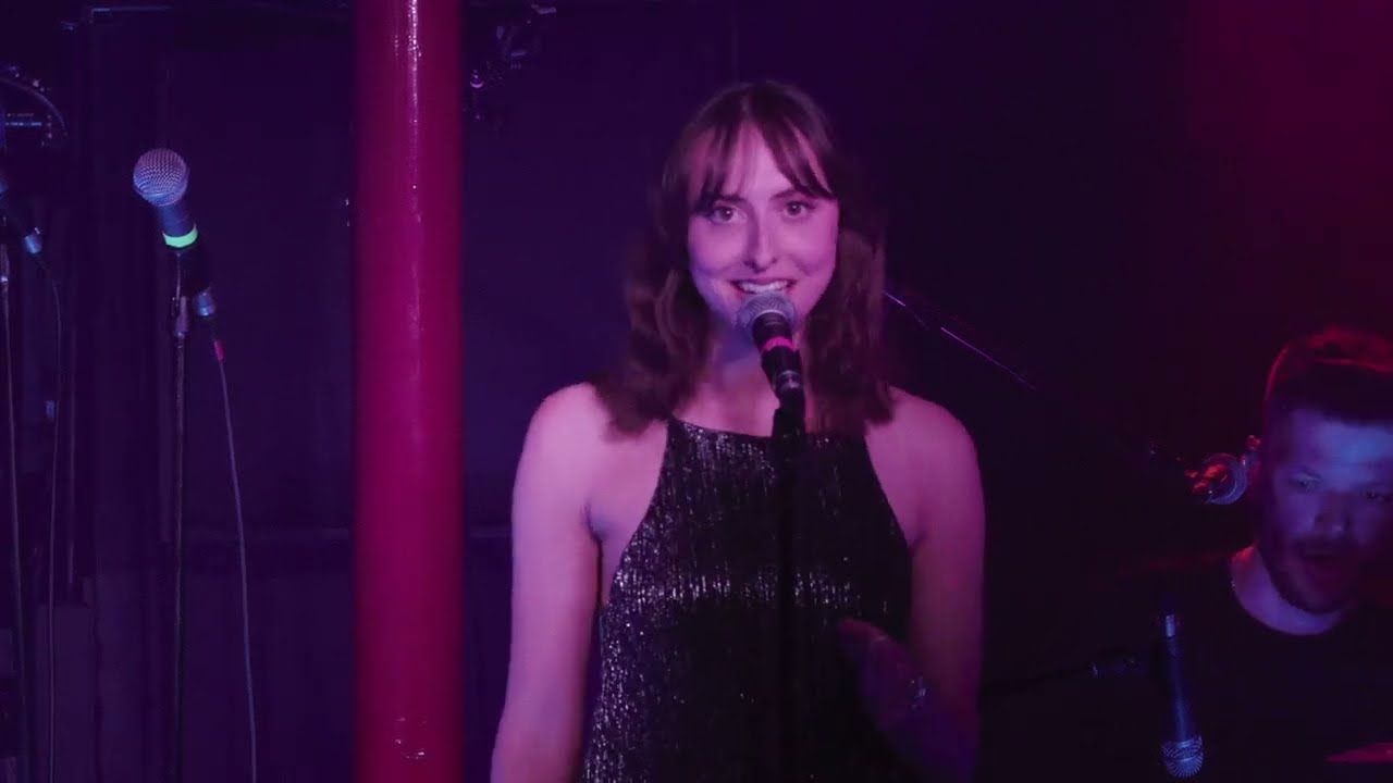 在 YouTube 上观看 edbl - Table For Two ft. Tilly Valentine (At PizzaExpress Live) 在 YouTube 上观看 edbl - Table For Two ft. Tilly Valentine (At PizzaExpress Live)