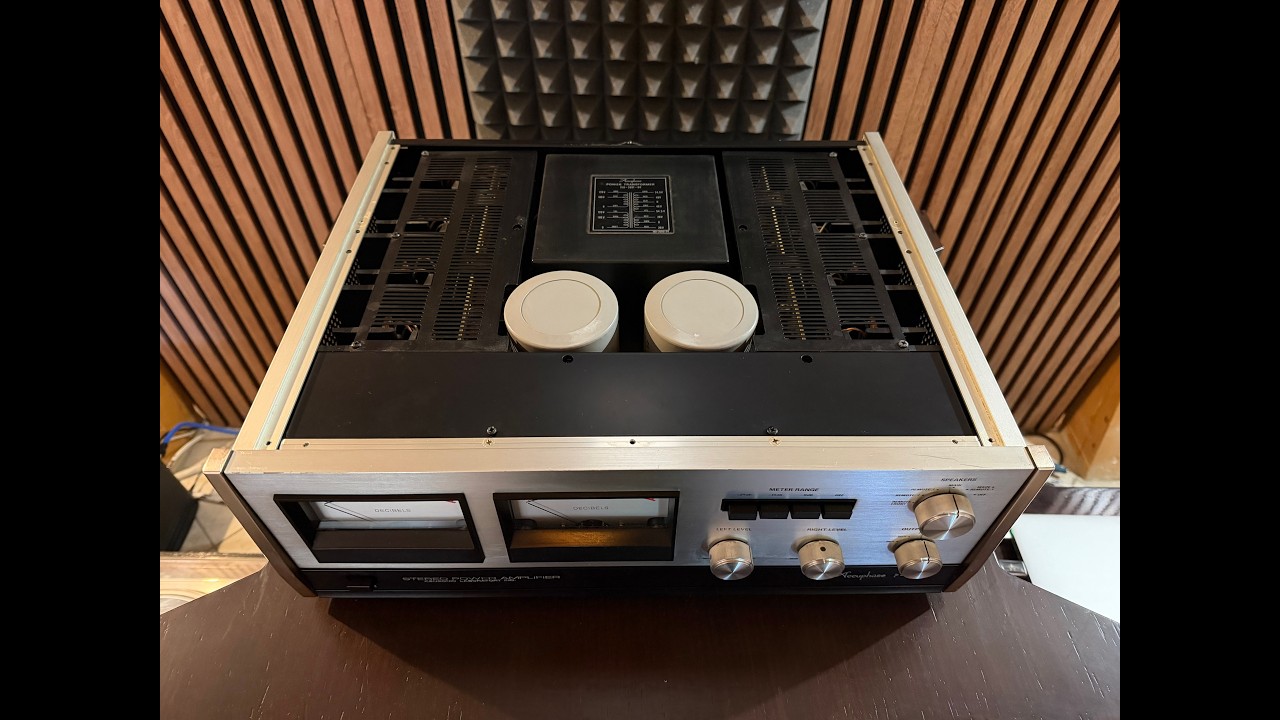 Accuphase P-300 Japanese domestic-market stereo power amplifier