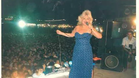 Vicky Jimenez canta..............