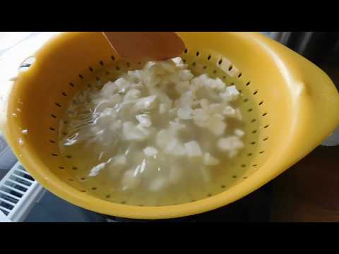 Video: Vaření Obálek S Náplní Z Lilkového Sýra