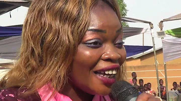 Sèhomi Alokpon au micro Au festival International SÈGBO-LISSA GNIZINTA 2023