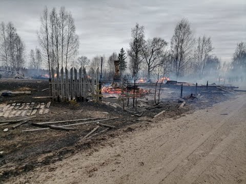 Под Архангельском мощный огонь уничтожил целую деревню. Сгорели дома и церковь