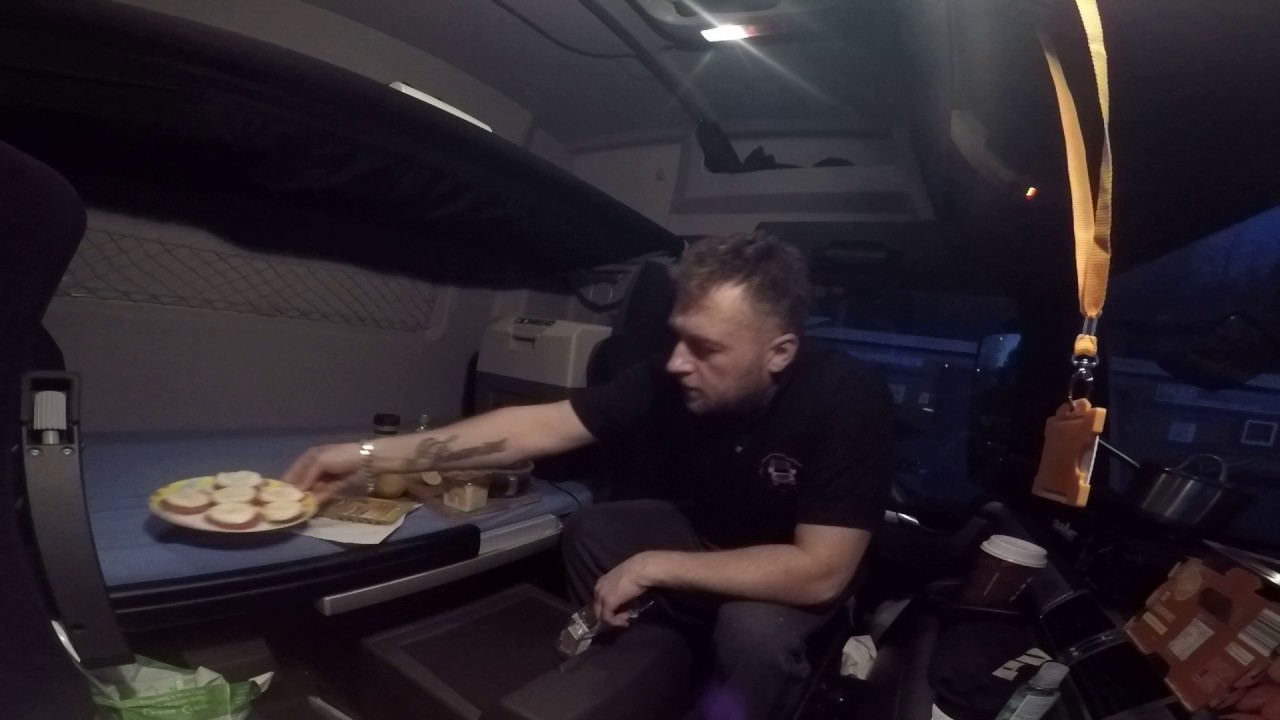 Mario Trucker # 108...Śniadanie..