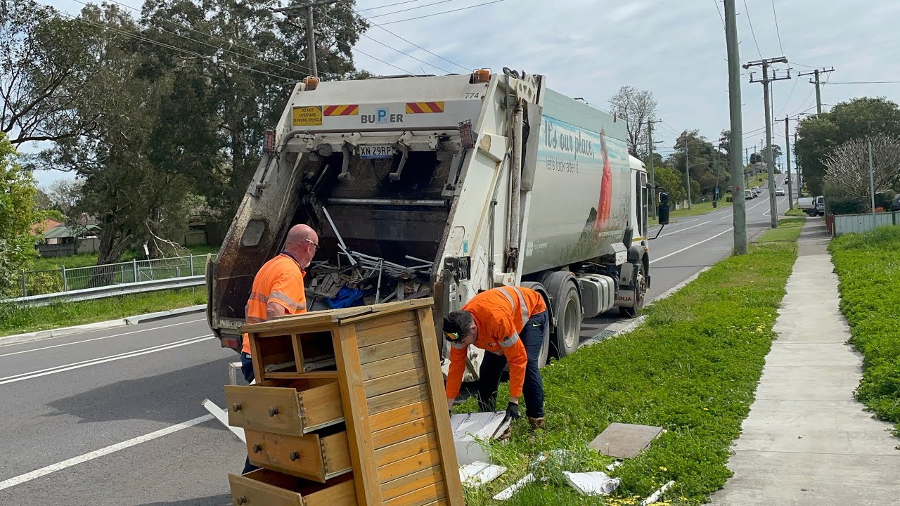Port Stephens Bulk Waste - Loud Crunching 