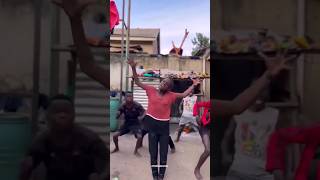 Африканские дети танцуют под Майкла Джексона 😎