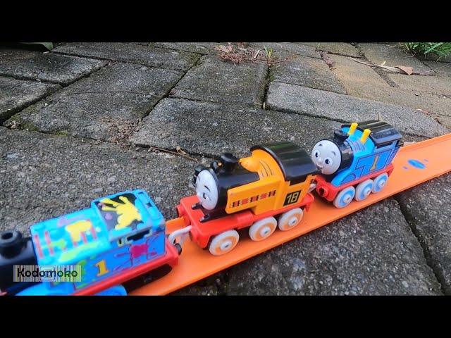 Main kereta api thomas and friends yang barusan ade bocil beli class=