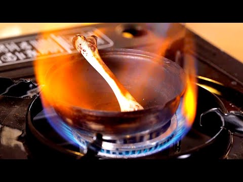 Видео: Химия на кухне. Опыты с бульоном, костями, кофеином, яйцом, парацетамолом