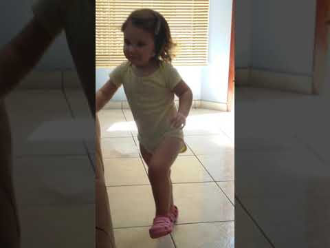 Minha sobrinha dançando