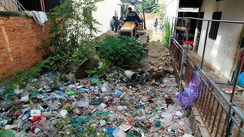 Amazing New Days!! Fill Land, Garbage Dump & Clear Trash Soil By Skills Dozer Pushing Soil