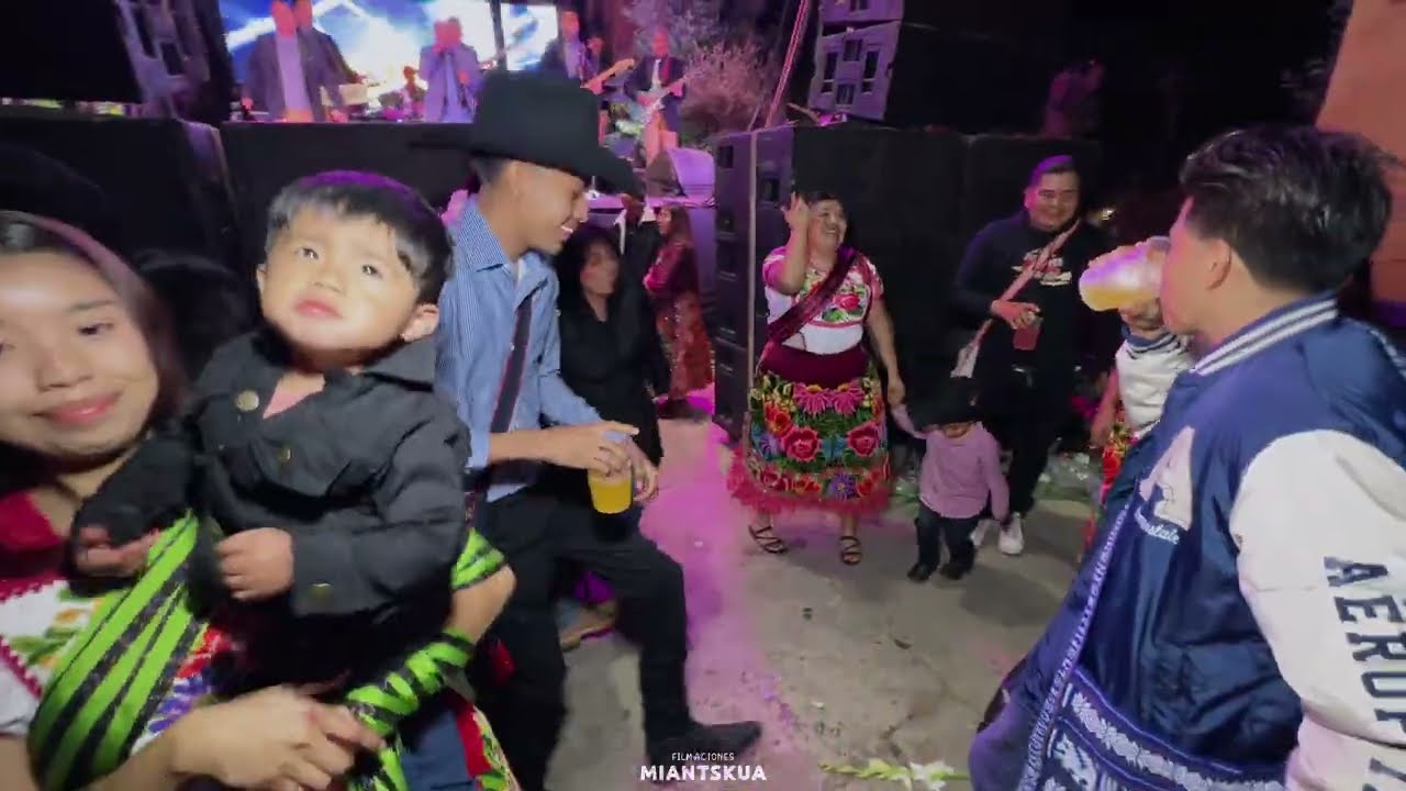 (2) [Ocumicho] AMACIZADA; Padrinos: Adolfo Clemente Elías y Rosalinda Felipe González