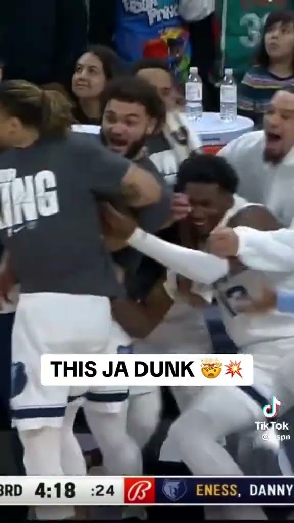 This Ja dunk #hoodnews #jamorant #memphisgrizzlies #NBA #basketball #sports #bball #omg #how #wow #i