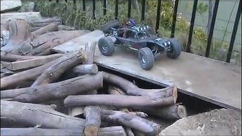 RC ENTERTAINMENT Backyard Crawl 2 W/ Vaterra Twin Hammers