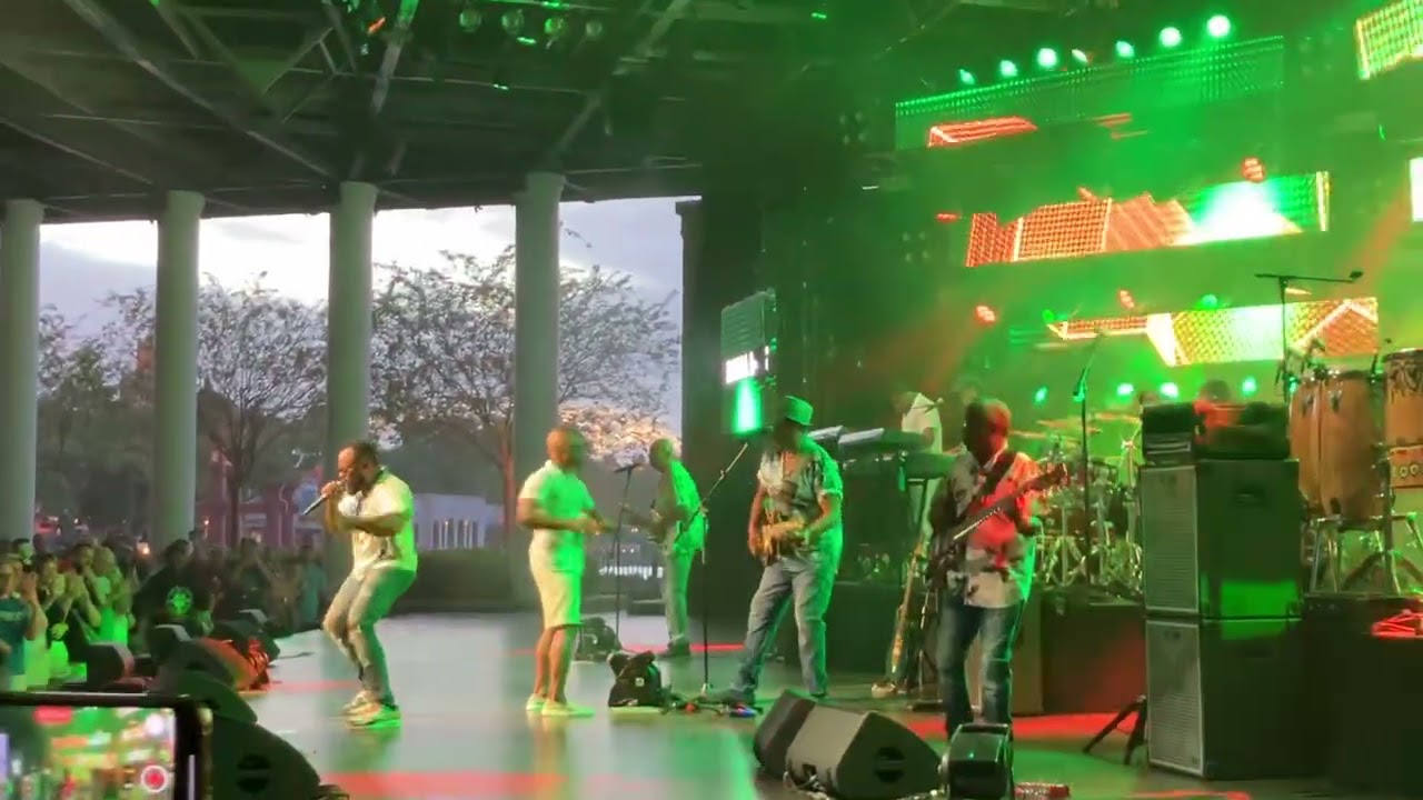 "Who Let the Dogs Out?" by Baha Men LIVE @ EPCOT Eat to the Beat 2025 Walt Disney World Food & Wine