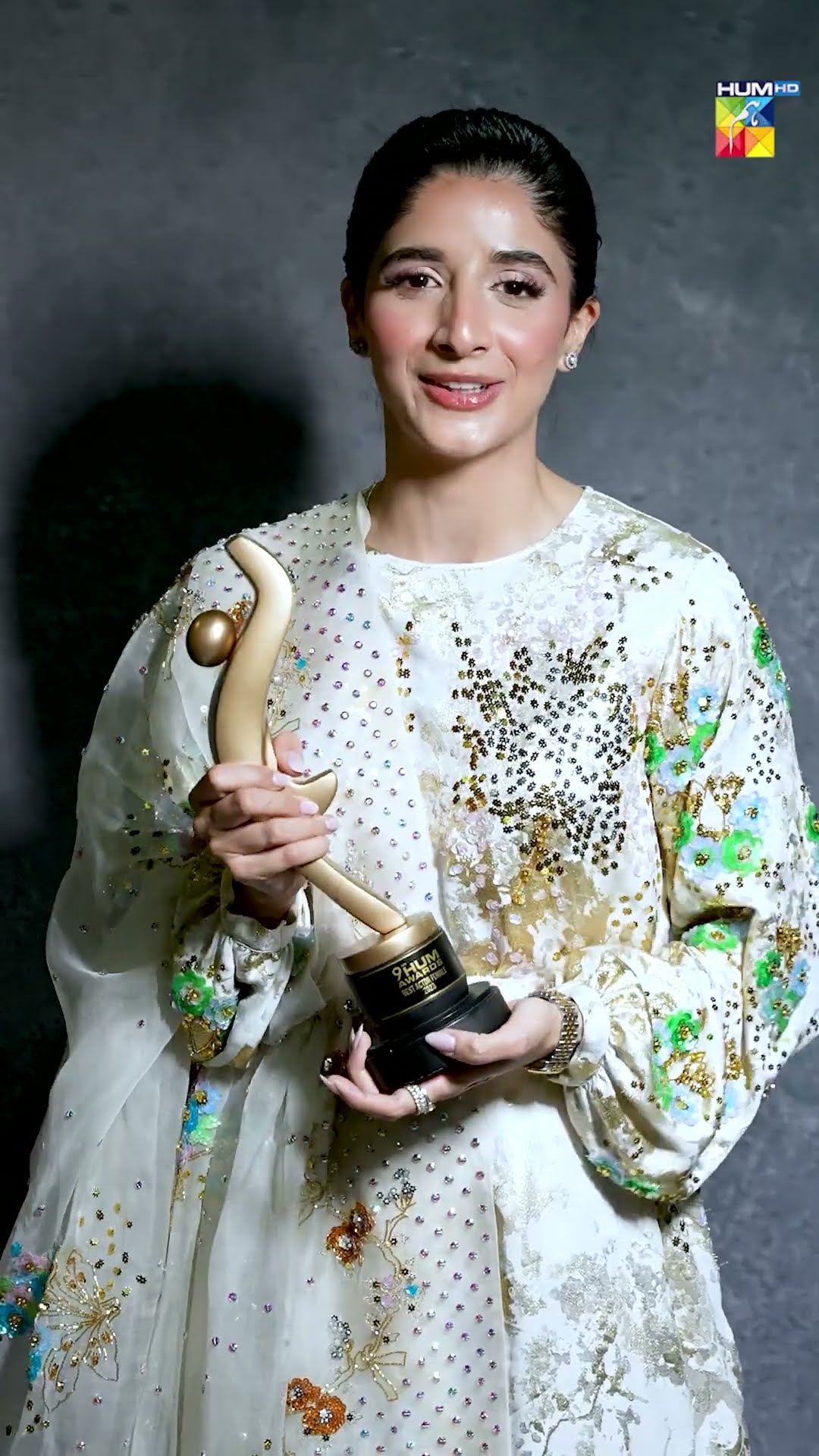 Mawra Hocane Wins Best Actor Female for Neem | 9th HUM Awards Dubai ?? #mawrahussain #humawards2024
