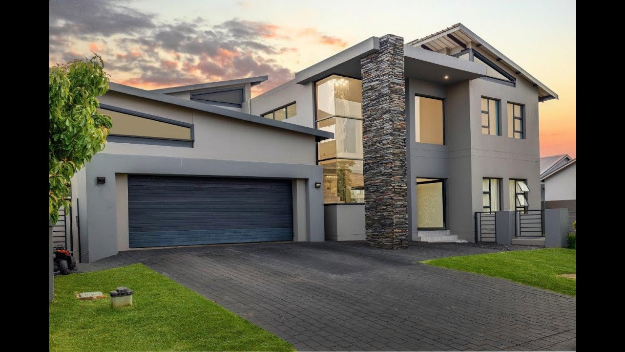 ALLURING HOME FOR SALE IN THE SOUGHT AFTER COPPERLEAF GOLF ESTATE