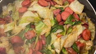 HOW TO COOK 👩🏾‍🍳 THE BEST FRIED CABBAGE 🥬 YOU EVER HAD IN YOUR LIFE WITH BACON 🥓 AND SAUSAGE 😋